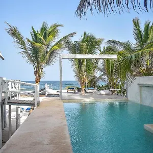 *** Hotel Lamar Front And Pool Messico